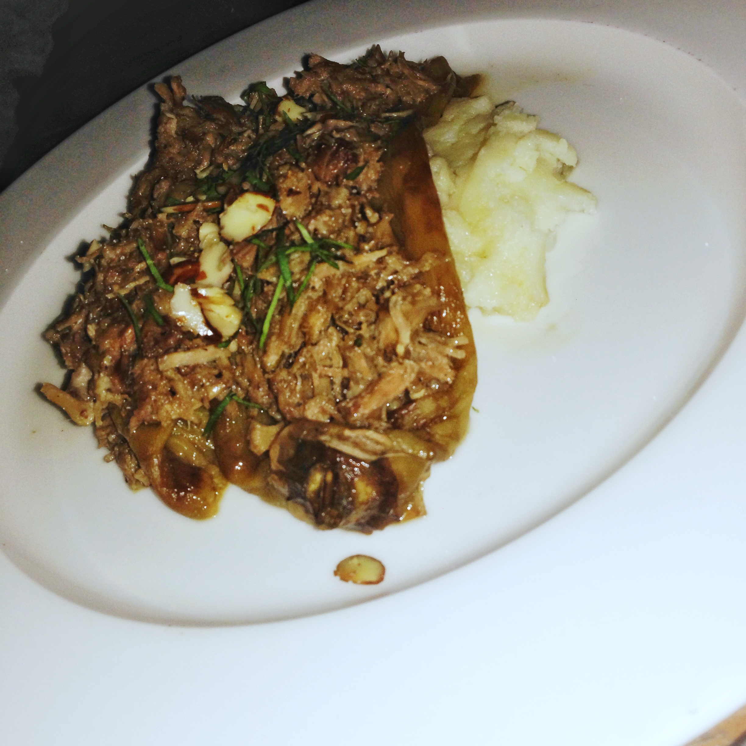 beef fillet with mashed potatoes and roasted pumpkin seeds (filet de res on pur de papa, calabaza y poro)