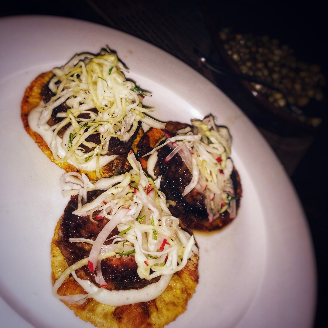 Hermana República Centro - Fried beef on plantain tostados (tostones de platano macho con vaca frita)